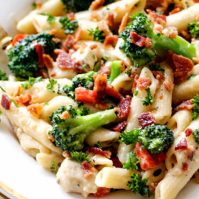Skinny Cheesy Bacon Ranch Chicken Pasta - this easy flavorful pasta is an all time FAMILY FAVORITE with ranch chicken in a lightened up cheesy ranch sauce - with BACON, broccoli and bell peppers!