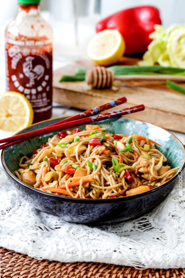 Honey Sriracha Chicken Noodle Bowls - Carlsbad Cravings