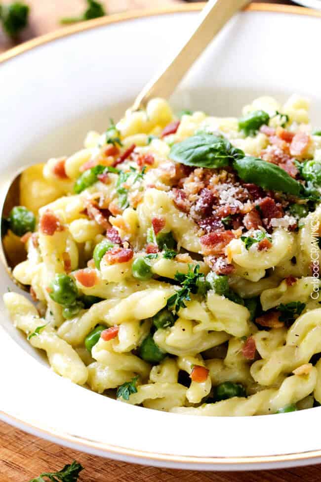 One Pot Pea and Bacon Pasta in Mascarpone Parmesan Sauce - Carlsbad Cravings