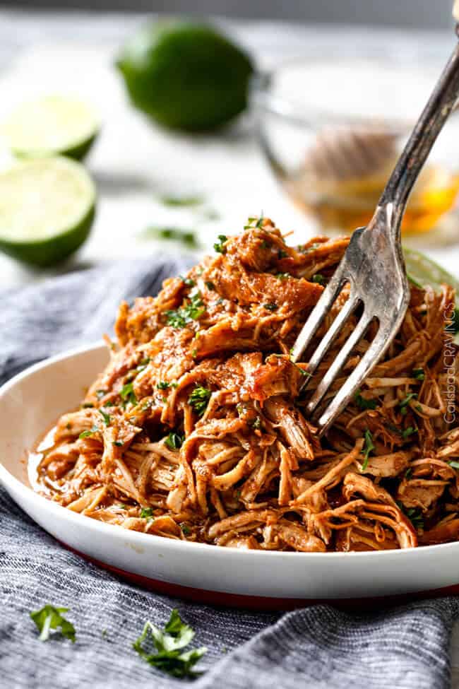  Poulet à la Mijoteuse Salsa Verde au Miel et au Citron Vert (et Tacos!) - la saveur de ce poulet est hors de ce monde! le meilleur repas "dump and run" que j