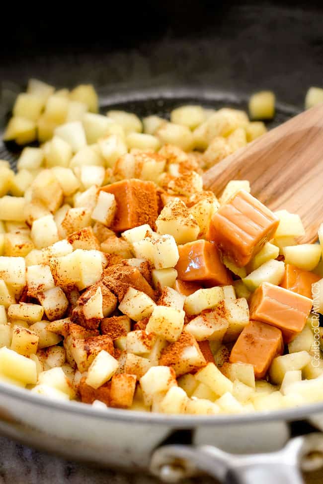 Salted Caramel Peanut Butter Apple Pie Dip - I cannot stop eating this dip!!! Warm, cinnamon brown sugar apples smothered in peanut butter caramel sauce AKA INSANE!! #thanksgiving #appetizer #Fall