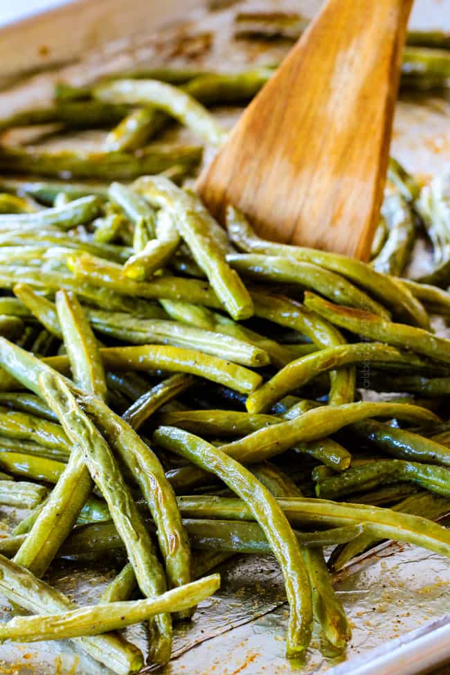 showing how to cook green beans by stirring them halfway through baking