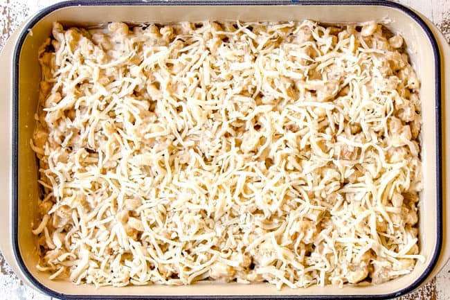 showing how to make Chicken Alfredo Bake by Sprinkling pasta with 1 cup mozzarella cheese.