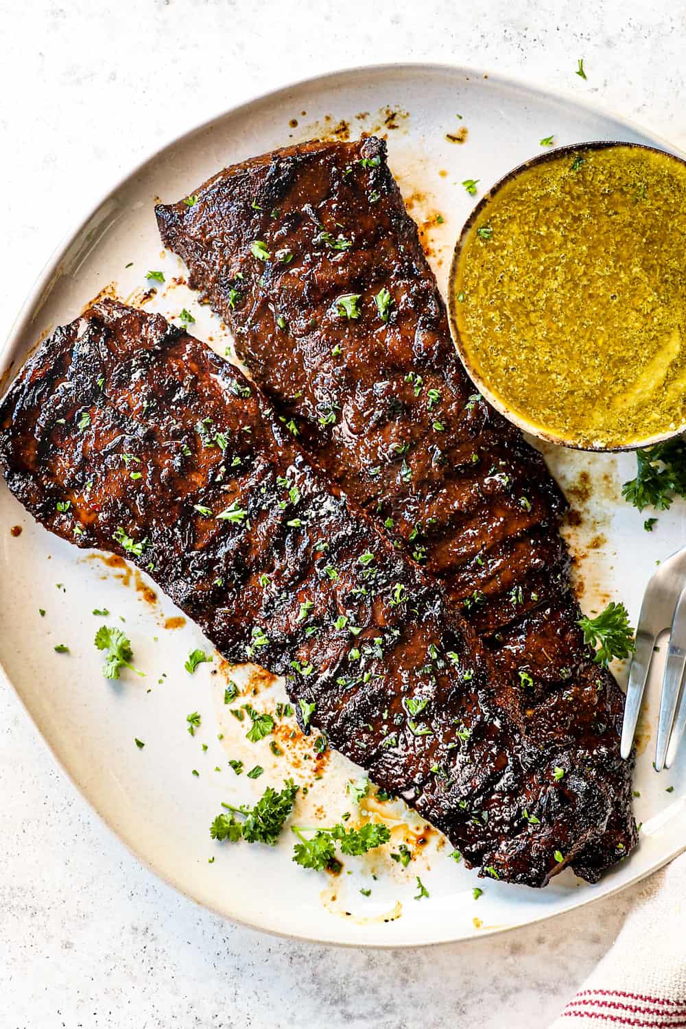 showing how to make skirt steak by letting the steak rest before slicing