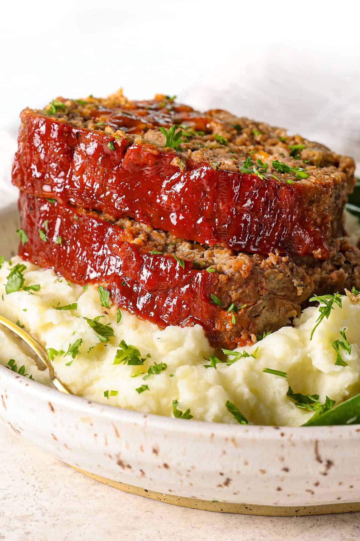showing how to serve easy meatloaf recipe with mashed potatoes and green beans