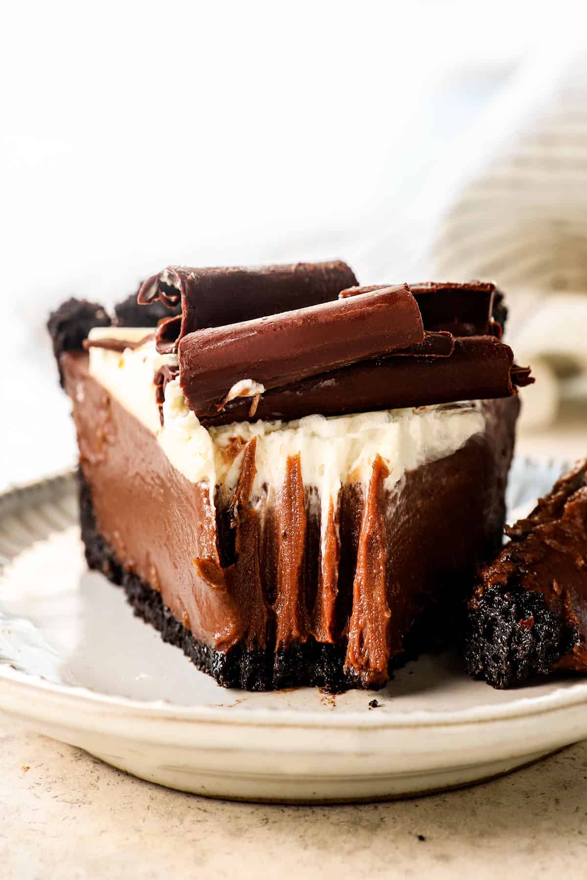 https://carlsbadcravings.com/wp-content/uploads/2022/11/chocolate-cream-pie-1.jpg