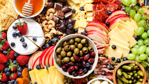 https://carlsbadcravings.com/wp-content/uploads/2023/03/how-to-make-a-charcuterie-board-1a-480x270.jpg