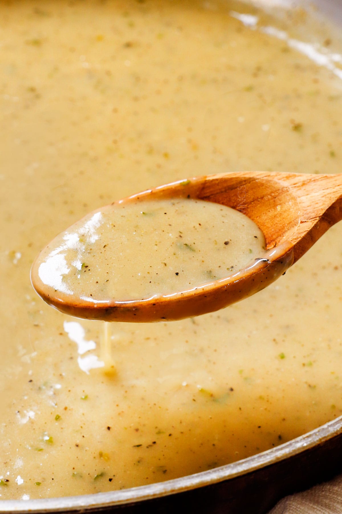 showing how to make turkey gravy by simmering until thickened