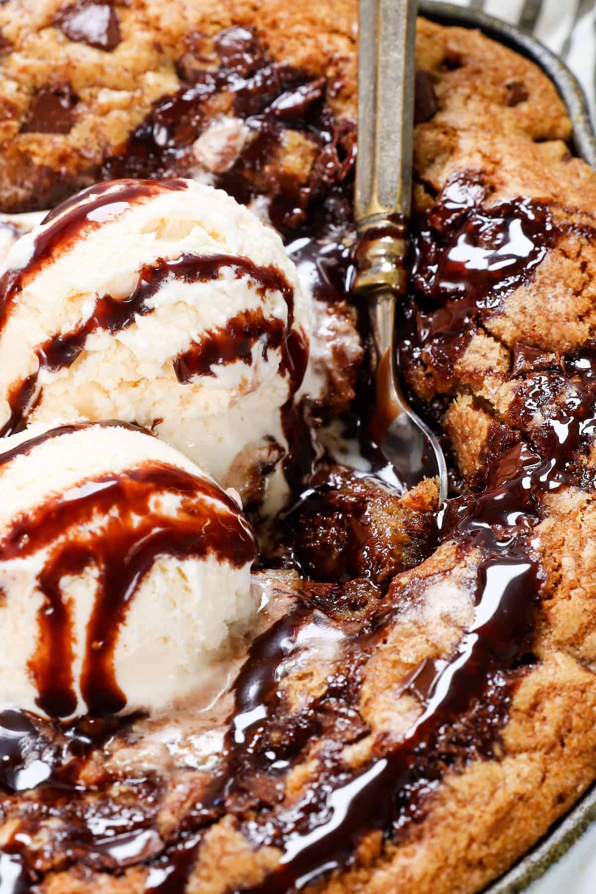 skillet cookie recipe with a spoonful of soft cookie