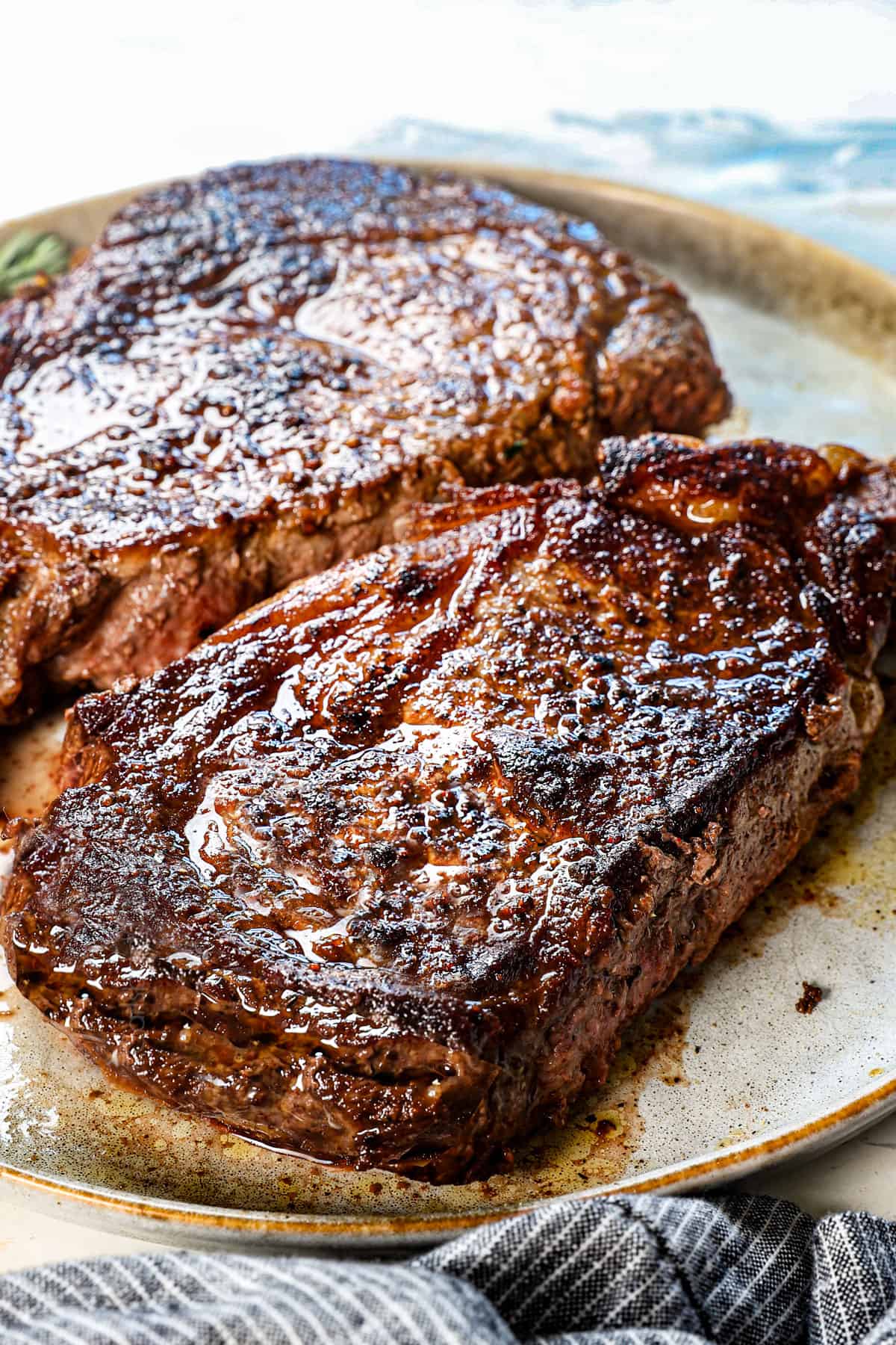 showing how to cook ribeye steak by resting after cooking