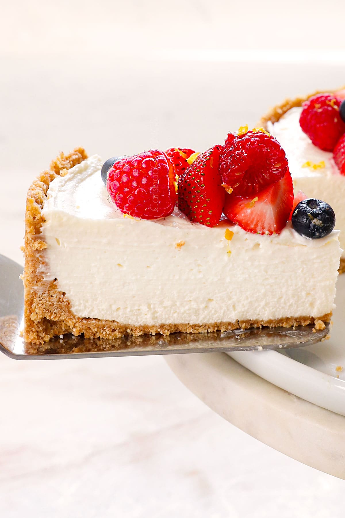 a spatula serving cheesecake no bake showing how stable and sturdy the cheesecake slices are